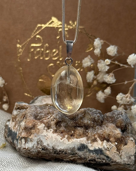 Natürlicher Citrin Anhänger 2,2 cm mit 925er Silberschlaufe – goldgelber Edelstein