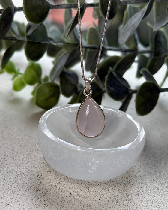 Rosenquarz-Anhänger – eingefasst in 925er Silber, 2,2cm