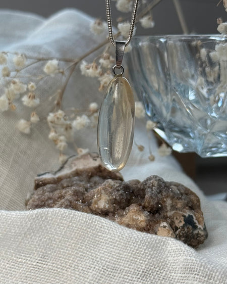 Citrin Anhänger 2,9 cm naturbelassen mit 925er Silberschlaufe – goldgelber Edelstein