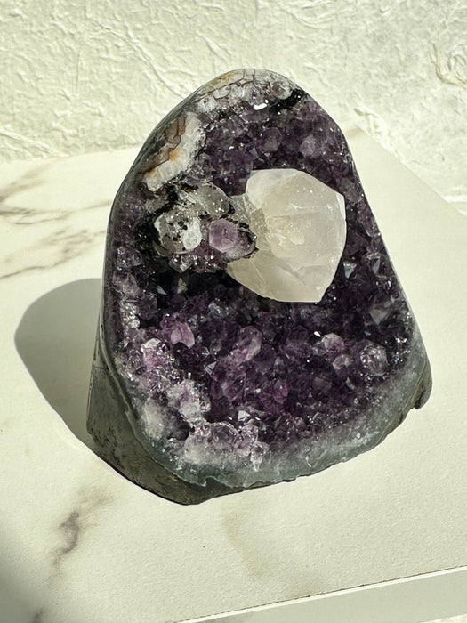 Amethyst Freiform mit Calcit F119