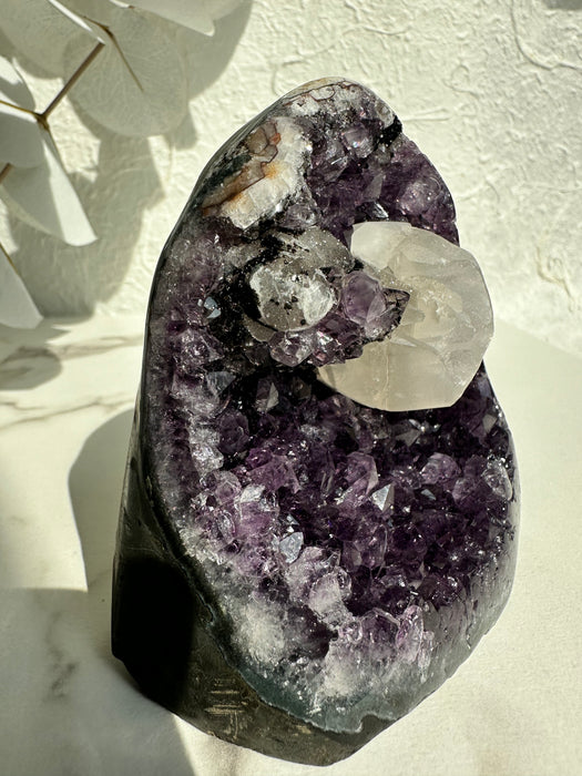 Amethyst Freiform mit Calcit F119