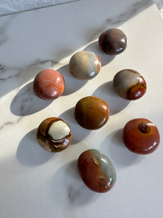 Polychrom Jaspis Taschenstein