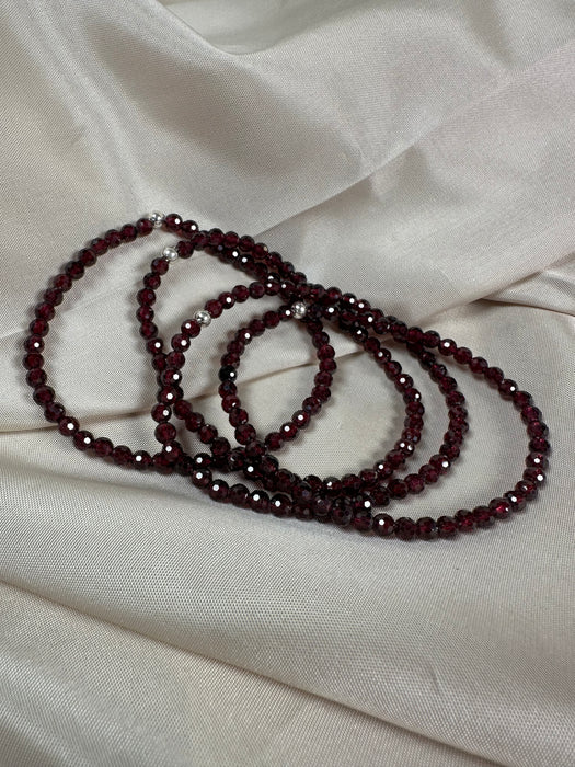 Granatarmband facettiert 4mm mit 925er Silberperle