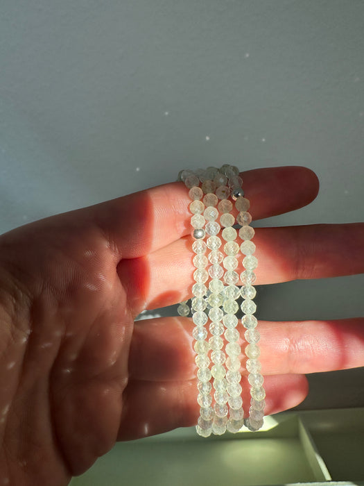 Prehnit facettiertes Armband 4mm mit 925er Silberperle