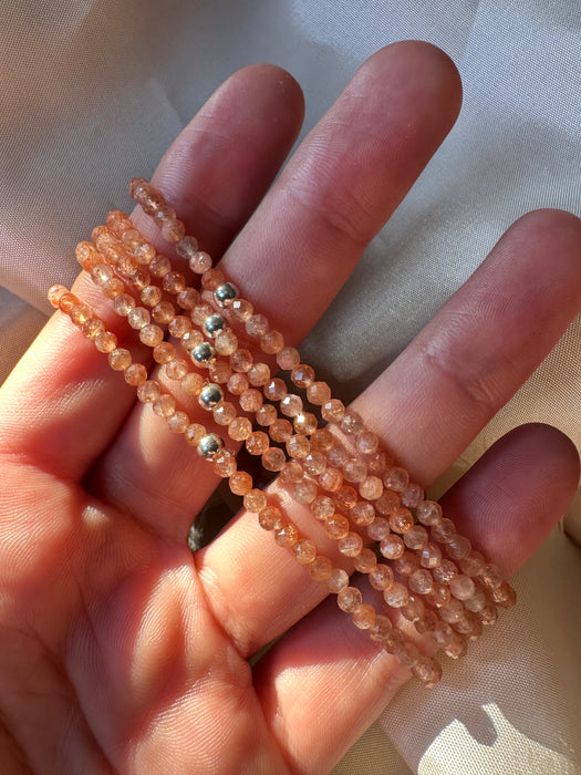 Sonnenstein facettiertes Armband 3mm mit 925er Silberperle