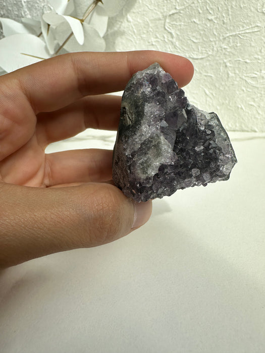 Amethyst Freiform mit Rohkristallen A16