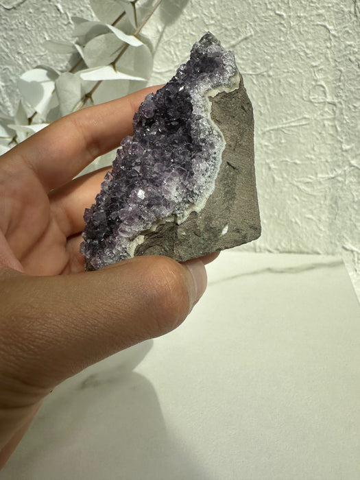 Amethyst Freiform mit Rohkristallen D24