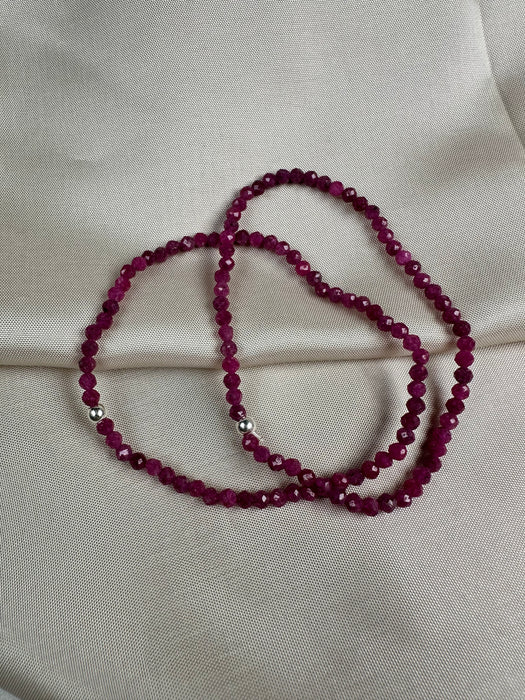 Rubin facettiertes Armband 3mm mit 925er Silberperle