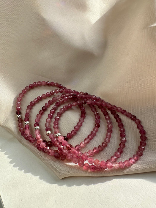 Rotes Turmalin facettiertes Armband 4mm mit 925er Silberperle