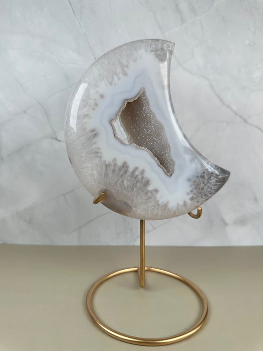 Achat Halbmond mit Druse auf Goldständer B169