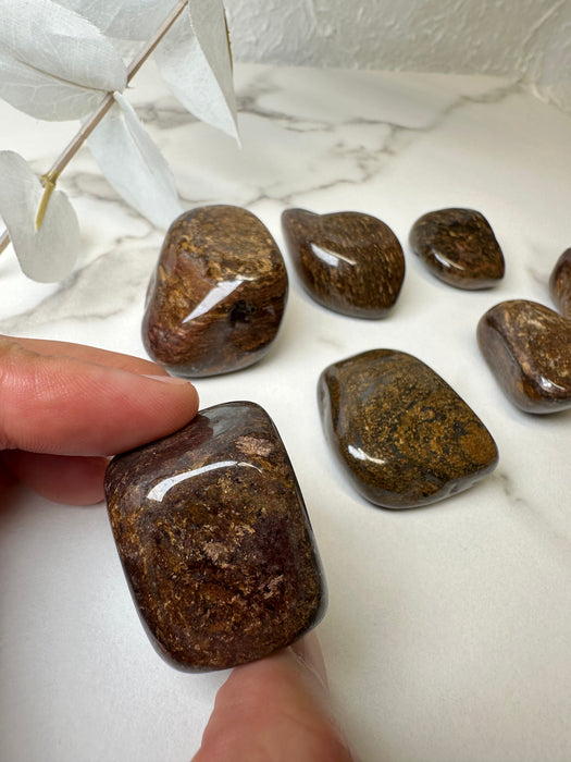 Bronzit Trommelstein