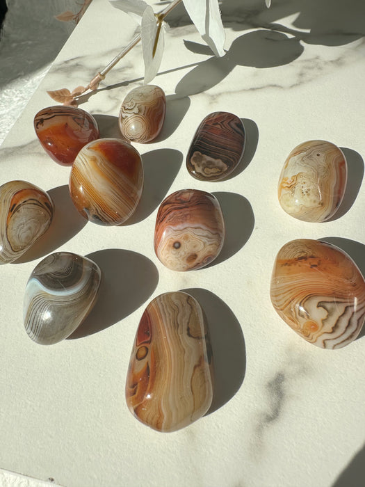 Chinesisch gebändeter Achat Trommelstein