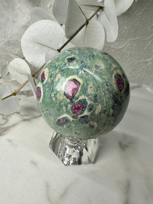 Rubin in Fuchsit Kugel J99