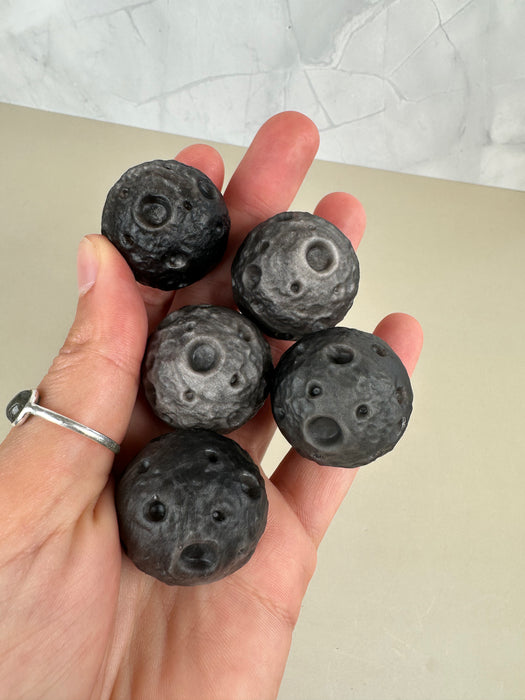 Silberschein Obsidian Mond