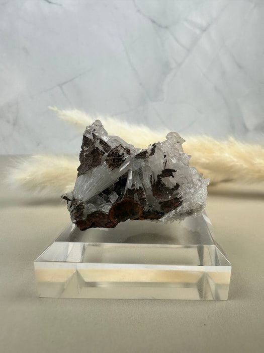 Hemimorphit Rohkristall auf Acrylsockel B22