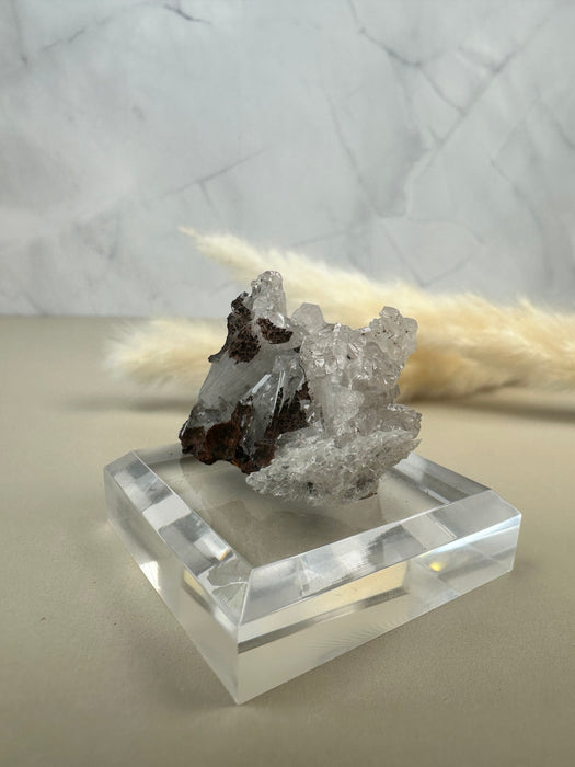 Hemimorphit Rohkristall auf Acrylsockel B22