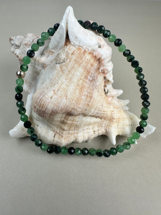 Facettiertes Rubin-in-Zoisit-Armband mit 925er Silberperle 3 mm, Umfang 17 cm