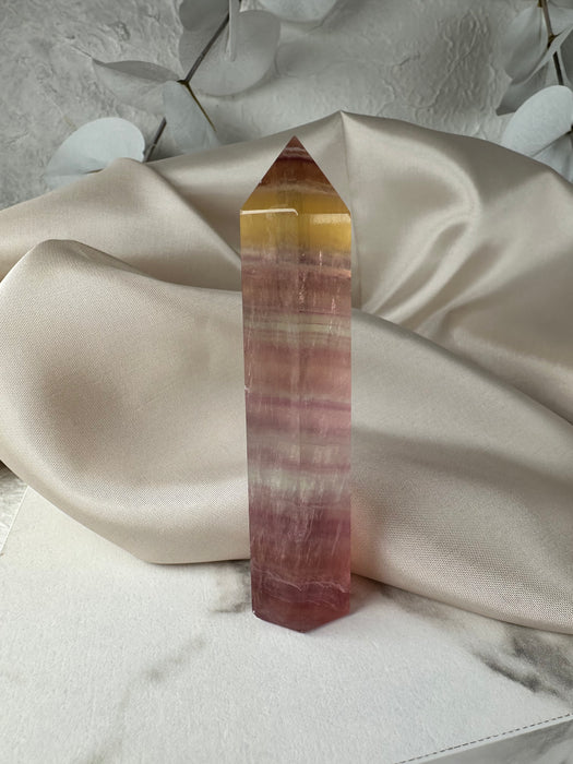 Regenbogenfluorit Spitze D31