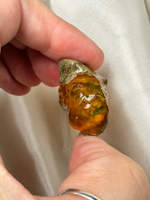 Äthiopischer Wasseropal roh M64