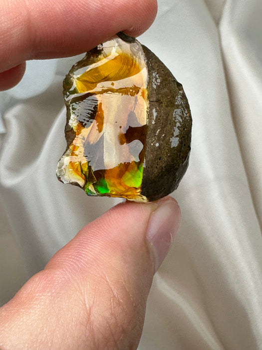 Äthiopischer Wasseropal roh G69