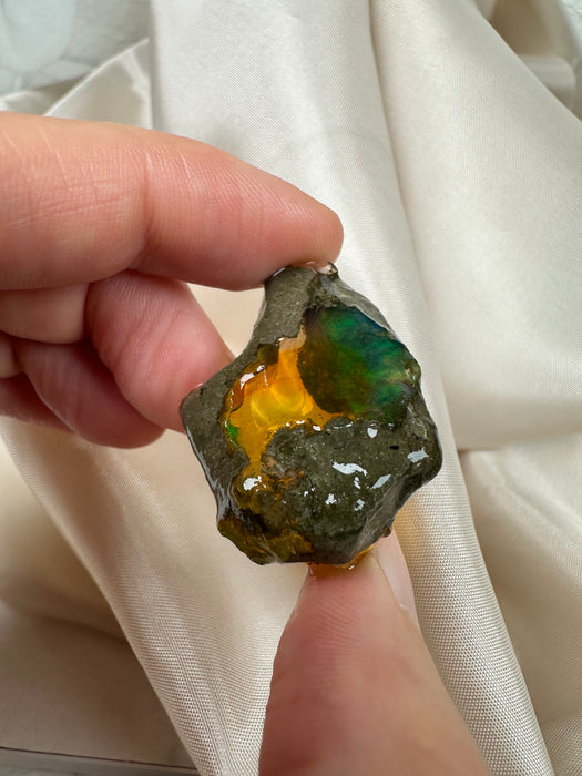 Äthiopischer Wasseropal roh J89