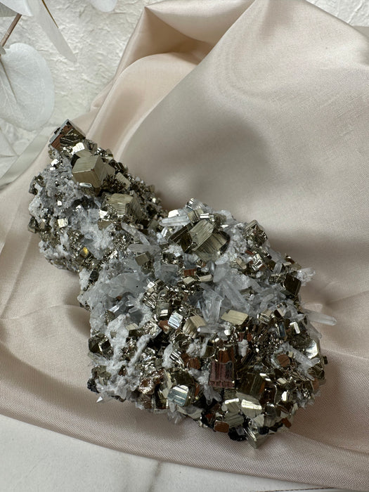 Pyritstufe mit Quarzkristallen high quality