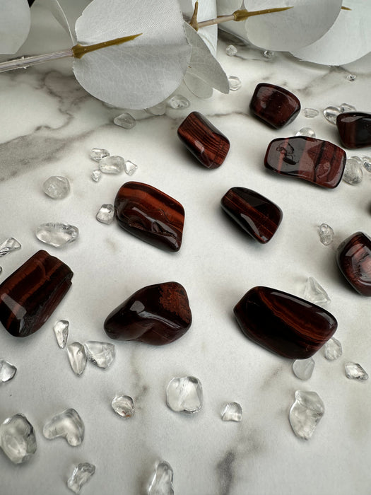 Tigerauge rot gebrannt