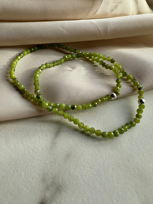 Kanadische Jade Armband facettiert 3mm mit 925er Silberperle