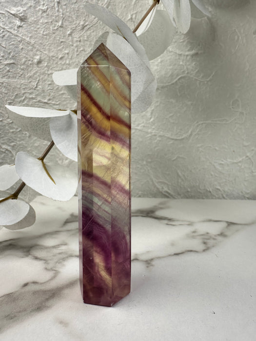 Regenbogenfluorit Spitze