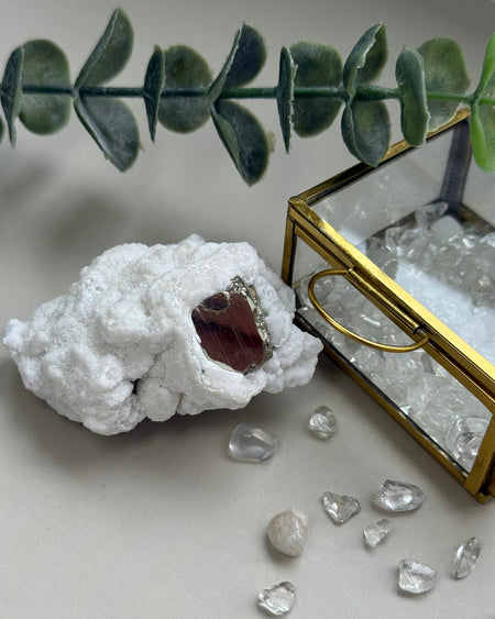 Pyrit mit Calcit Stufe 8 × 5 cm – goldener Kristall mit weißem Calcit, Mineralien-Unikat
