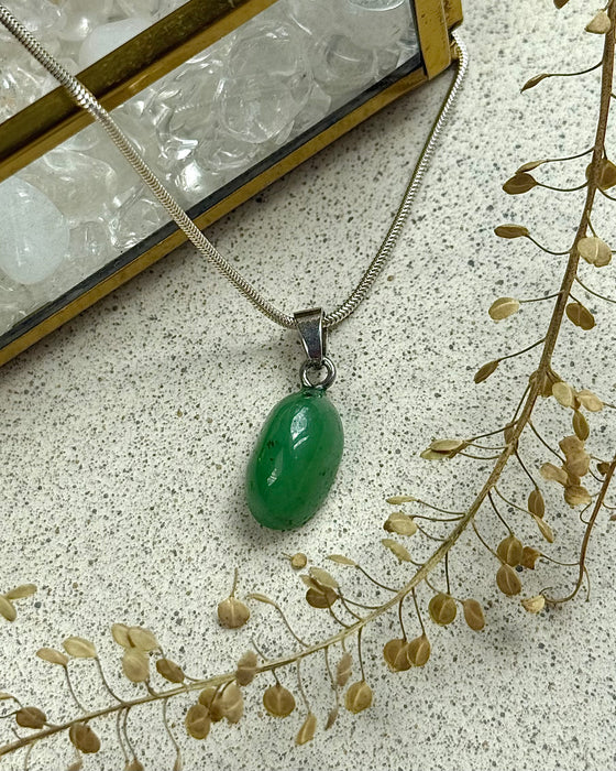 Kanadischer Jade Anhänger mit rhodinierter 925er Silberöse, 1,4cm