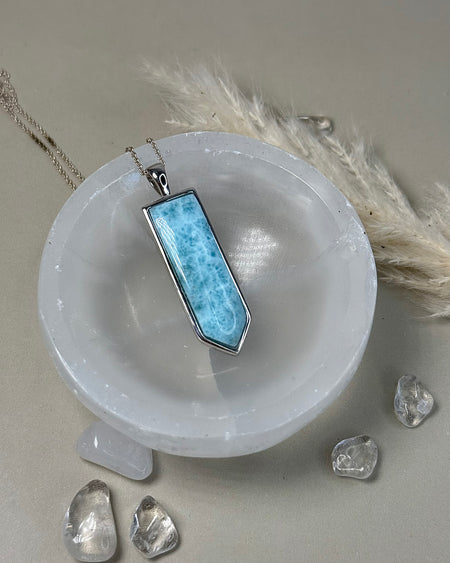 Larimar Anhänger aus 925 Silber – sanft blauer Edelstein mit maritimer Ausstrahlung