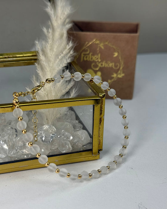 Bergkristall-Armband matt – 4 mm Perlen mit vergoldeten 925er Silber-Zwischenelementen (17–20 cm)