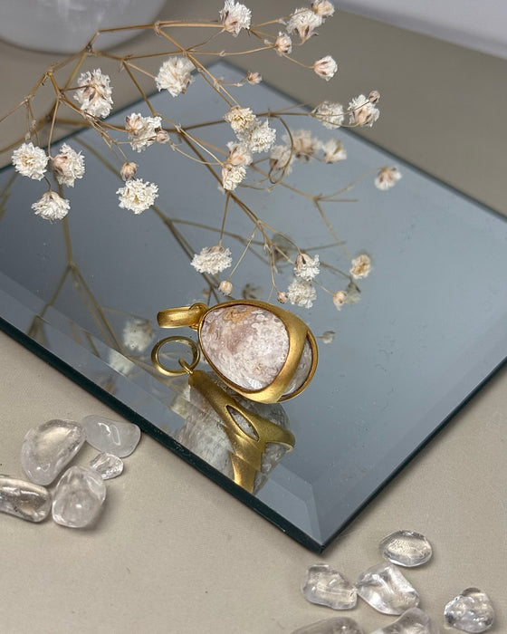 Beidseitig tragbarer Anhänger mit Achatei in vergoldeter 925 Silber-Fassung – natürlicher Edelstein-Schmuck mit sanftem Glanz und feiner Energie.