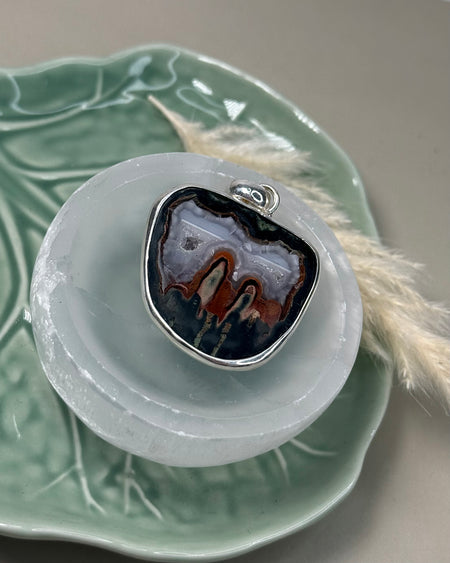 Achat-Anhänger mit funkelnder Druse, 2,9 cm, eingefasst in 925er Silber – natürlicher Edelstein-Schmuck mit erdiger Eleganz und sanfter Energie.