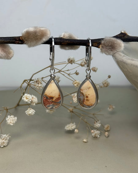 Maligano-Jaspis-Designohrhänger aus rhodiniertem 925 Silber – Tropfenform (18×10 mm), eleganter Edelstein-Schmuck für Erdung und Ruhe.