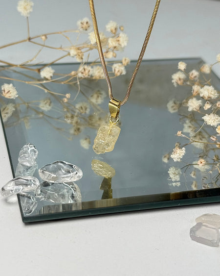 Natürlicher Danburit-Anhänger mit 925er Silberöse, ca. 1,2 cm