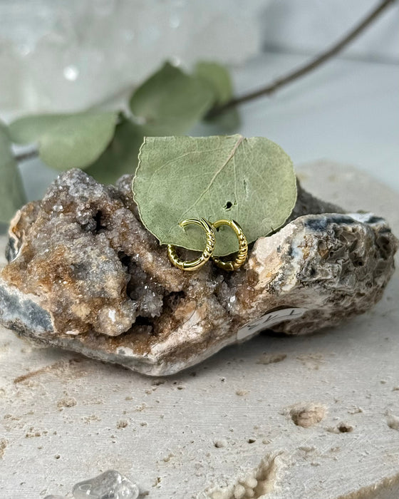 Vergoldete Mini-Kreolen aus 925er Silber, 1 cm Durchmesser, minimalistisch
