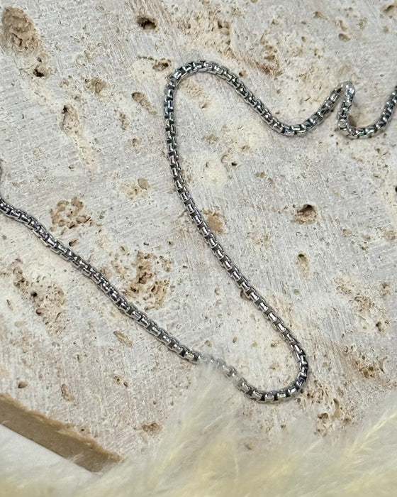 Feine rhodinierte Box Chain mit quadratischen Gliedern, Silberkette 45 cm.