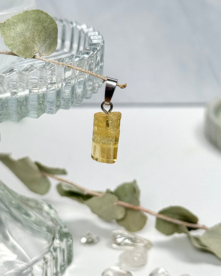 Natürlicher Goldberyll Edelstein, 1,9-cm-Anhänger ohne Öse, vergoldete Silberöse.