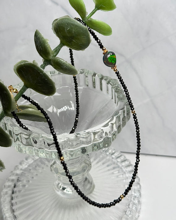 Opalkette mit Spinell  39 cm + 4 cm Verlängerung  925er Silberelemente vergoldet