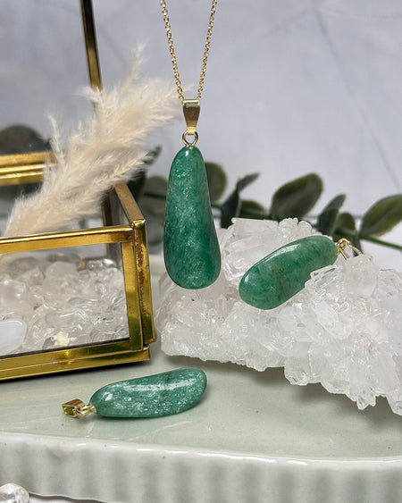 Aventurin Anhänger 3 cm mit vergoldeter Silberöse in natürlichem Grün