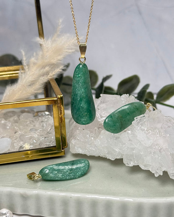 Aventurin Anhänger 3 cm mit vergoldeter Silberöse in natürlichem Grün