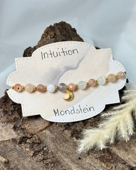 Mondstein Makramee-Armband „Intuition“ mit 6 mm Perlenmix aus facettierten und glatten Perlen, Halbmond Anhänger und 925 Silber vergoldeten Zwischenperlen