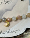 Verstellbares Mondstein Armband mit Makramee-Verschluss, 6 mm Mondsteinperlen, Halbmond Charm und vergoldeten 925 Silber Zwischenperlen