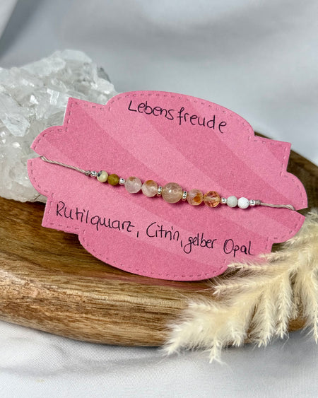 Makramee-Armband „Lebensfreude“ mit Rutilquarz, Citrin und gelbem Opal sowie 925 Silber Zwischenperlen, verstellbar
