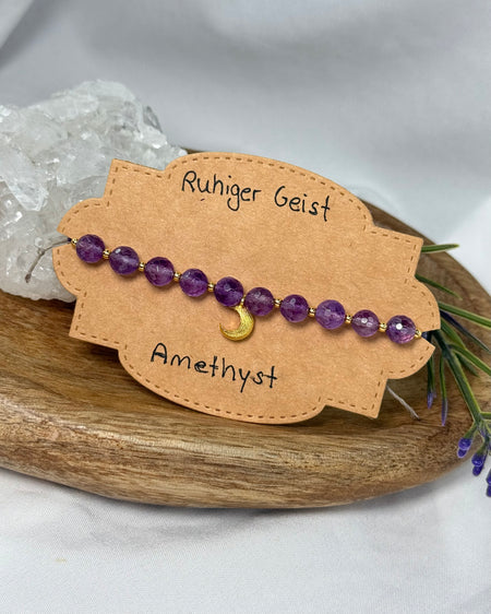 Amethyst Macramé-Armband mit facettierten 6 mm Perlen, Halbmond Anhänger und vergoldeten 925 Silberperlen, verstellbar
