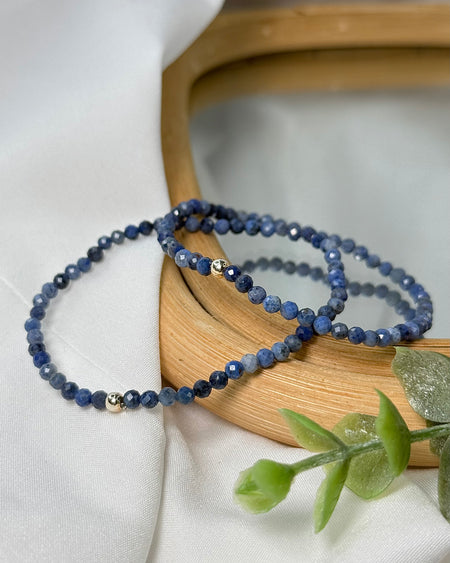 Facettiertes Dumortierit Armband 3 mm mit 925er Silberperle, elastisch, Umfang 17 cm