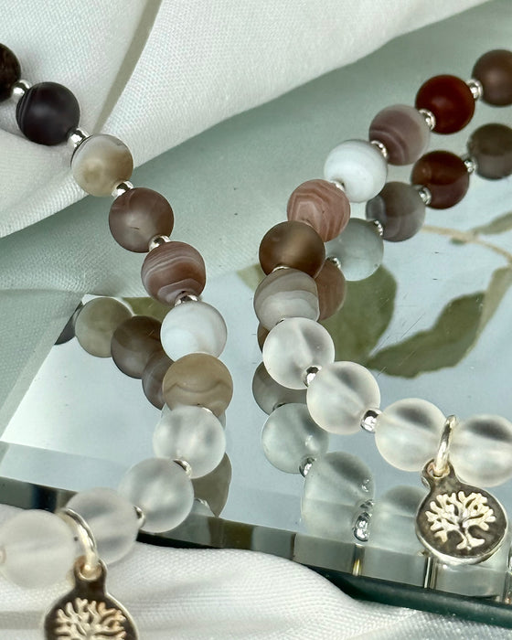 Edelsteinarmband Botswana Achat mit matten Bergkristall Kugeln 6 mm, 925 Sterling Silber, Lebensbaum Charm