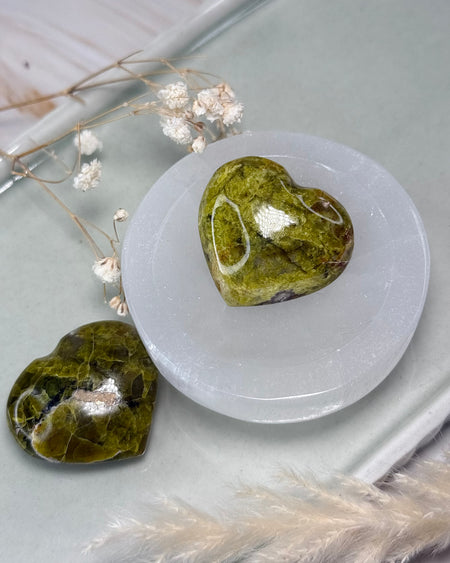 Grünes Opalherz aus Madagaskar, fein poliert, Breite ca. 3,2 cm, Naturstein